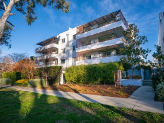 Expansive, Light-Filled 2 Bedroom Apartment in a Fabulous Location